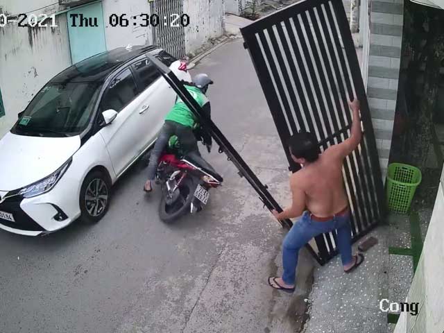 Watch: Lucky Scooterist Avoids Falling Gate
