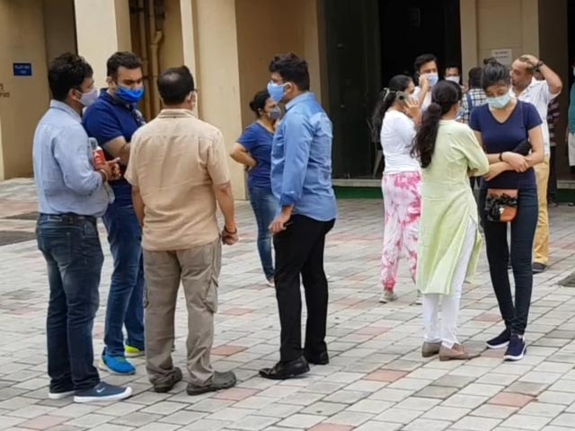 Mumbai Housing Society Residents Allege "Vaccination Scam"