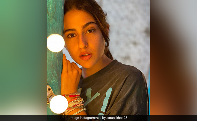 Sara Ali Khan Lights Up Instagram And How. Missing - <I>Sara Ki Shayari</i>