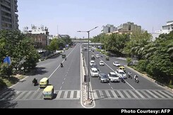 Crowds Return To Delhi Markets, Defy Social Distancing Norms Crowds Return To Delhi Markets, Defy Social Distancing Norms
