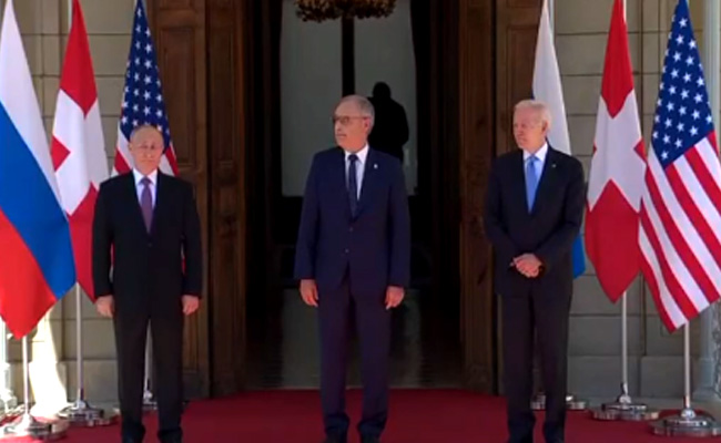 जो बाइडेन और व्लादिमीर पुतिन ने मिलाया हाथ, जि‍नेवा समिट शुरू : न्यूज एजेंसी AFP