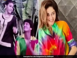 Ananya Panday ने पापा चंकी पांडे के गाने 'ओ लाल दुपट्टे वाली' पर किया मजेदार डांस, देखें Video Ananya Panday ने पापा चंकी पांडे के गाने 'ओ लाल दुपट्टे वाली' पर किया मजेदार डांस, देखें Video