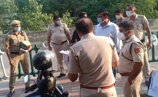 दिल्ली : दो बाइक पर सवार बदमाशों ने बीच सड़क शख्स से लूट लिए 70 लाख रुपये