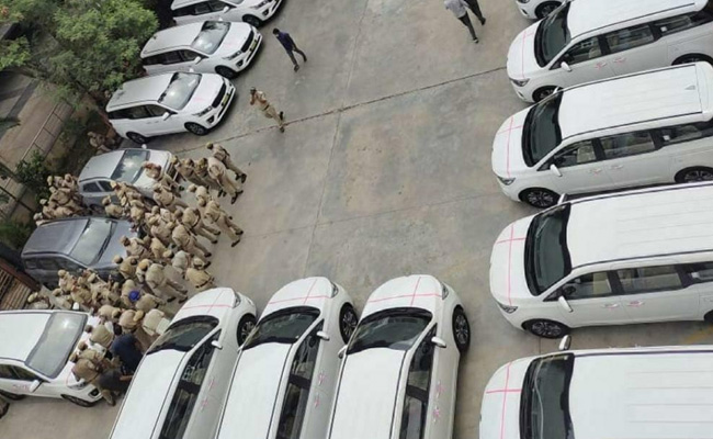 40,000 करोड़ के कर्ज में डूबे राज्य ने अधिकारियों के लिए खरीदीं 32 महंगी कारें