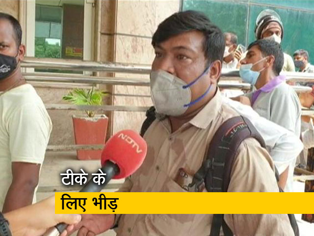 टीका केंद्र परसोशल डिस्टेंसिंग कहां?