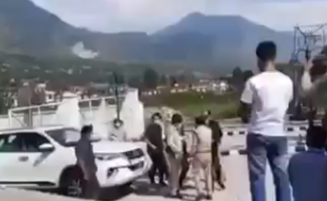 केंद्रीय मंत्री के सामने कुल्लू के SP औऱ हिमाचल CM के सुरक्षा अधिकारी भिड़े, हंगामे का Video वायरल