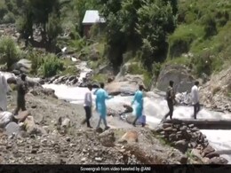 Watch: Army Team Hikes Through River, Hill To Vaccinate J&K Village Along Line of Control Watch: Army Team Hikes Through River, Hill To Vaccinate J&K Village Along Line of Control