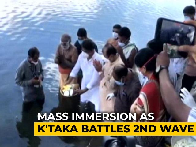 Karnataka Minister Immerses Unclaimed Ashes Of Covid Victims In Cauvery
