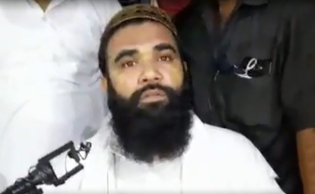 मुस्लिम बुजुर्ग पिटाई कांड: आरोपी की गिरफ्तारी के लिए छापेमारी, कोर्ट में पुलिस बल तैनात
