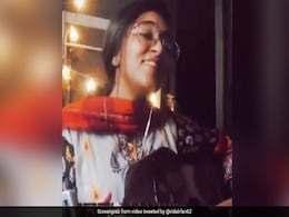 पाकिस्तानी लड़की ने धमाकेदार अंदाज में गाया नुसरत फ़तेह अली ख़ान का सुपरहिट सॉन्ग, लोग बोले- 'मजा आ गया' - देखें Video पाकिस्तानी लड़की ने धमाकेदार अंदाज में गाया नुसरत फ़तेह अली ख़ान का सुपरहिट सॉन्ग, लोग बोले- 'मजा आ गया' - देखें Video