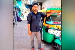 Bhopal Man Converted His Autorickshaw Into Ambulance For COVID Patients Bhopal Man Converted His Autorickshaw Into Ambulance For COVID Patients