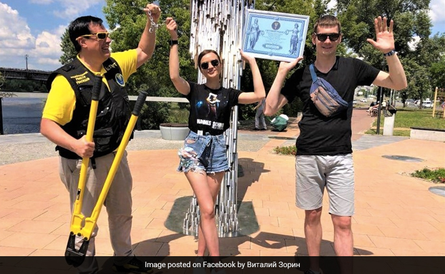 Couple, Handcuffed To One Another For 123 Days, Splits Up Immediately After Cutting Chain