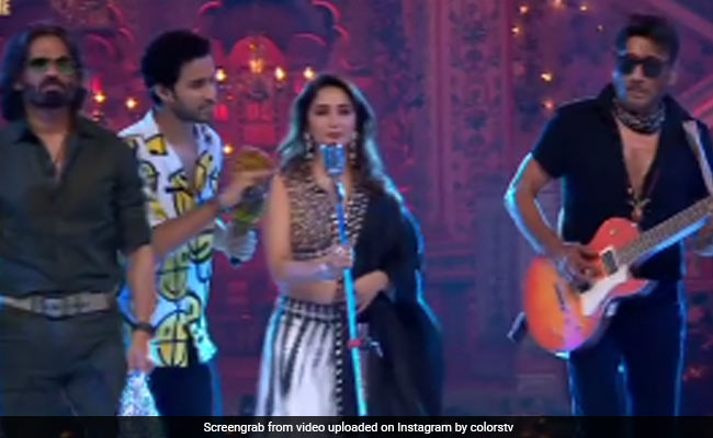 Dance Deewane Video: माधुरी दीक्षित की इस परफॉर्मेंस को देख आ जाएगी बचपन की याद, वीडियो देख आएगी हंसी