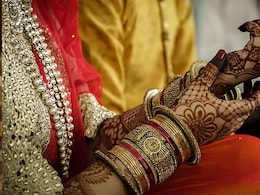 UP Bride Takes Bathroom Break Mid-Wedding, Runs Away With Cash, Jewellery UP Bride Takes Bathroom Break Mid-Wedding, Runs Away With Cash, Jewellery