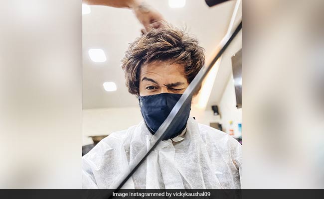 Is that Vicky Kaushal Getting A Haircut? "If You Know, You Know"