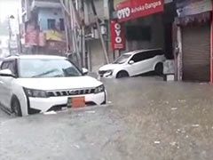 वाराणसी में भारी बारिश के बाद सड़कों पर भरा पानी, स्मार्ट सिटी के सारे दावे धुले