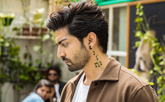 Gurmeet Choudhary Gets Unique Tattoo For T-Series Song <I>Bedardi Se Pyaar Ka</i>