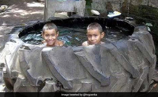 ट्रक के टायर में पानी भरकर बच्चों ने जुगाड़ से बना लिया Swimming Pool, हर्ष गोयनका बोले- ‘सबसे सुखद स्नान’