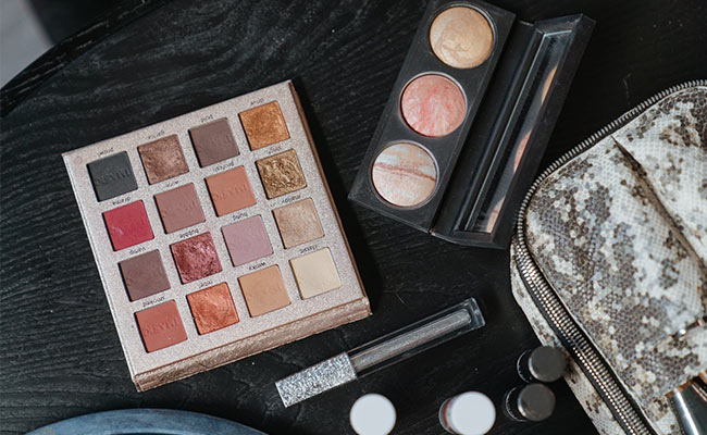 Amazon Fashion Wardrobe Refresh Sale: Eyeshadow Palettes, Mascaras And More At Upto 40% Off