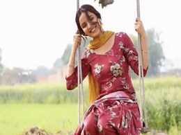 Jasmin Bhasin सलवार कमीज पहने यूं झूलती नजर आईं झूला, फैन्स ने कहा- सादगी हो तो ऐसी..देखे Video Jasmin Bhasin सलवार कमीज पहने यूं झूलती नजर आईं झूला, फैन्स ने कहा- सादगी हो तो ऐसी..देखे Video