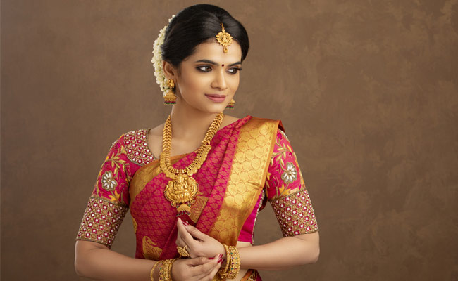 Trust These Sarees To Glam Up Any Occasion With Their Stylish Charm