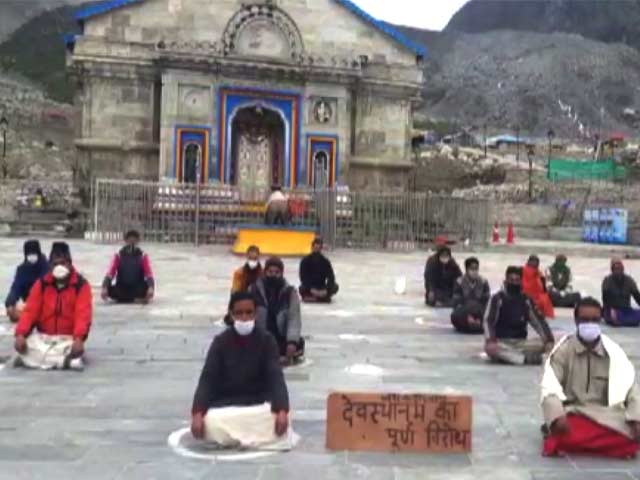Kedarnath Priests Continue Sit-In Protest To Disband Devasthanam Board
