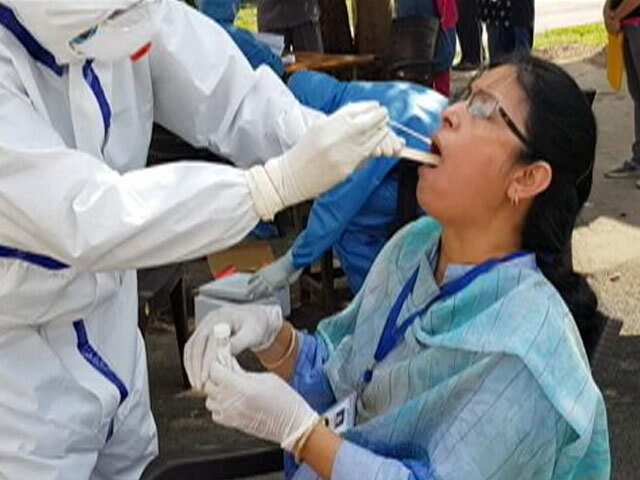 Maharashtra में फिर तेजी से बढ़ रहे COVID के मामले, क्या ये तीसरी लहर की आहट है! हेल्थ वर्कर्स कर रहे हैं इस चीज की मांग