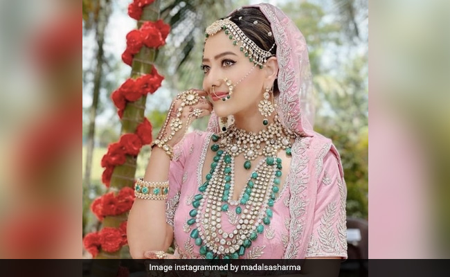 Madalsa Sharma ने Anupamaa के एक सीक्वेंस के लिए पहना 10 किलो का लहंगा, Photo हुईं वायरल