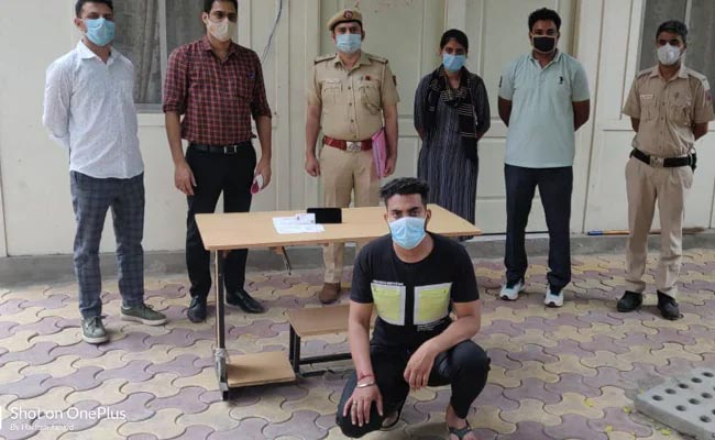 100 से ज्यादा लड़कियों को सोशल मीडिया पर कर रहा था परेशान, भेजता था अश्लील मैसेज व वीडियो