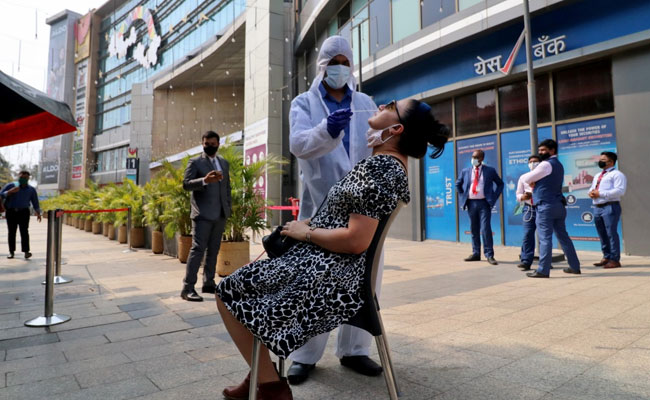 दिल्ली में कोरोना की हजार जांच पर महज 2-3 मरीज मिल रहे, कोविड मामलों में रिकॉर्ड गिरावट