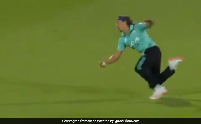 टॉम कुरैन ने दौड़कर एक हाथ से लपका करामाती कैच, यकीन करना हुआ मुश्किल, देखें Video