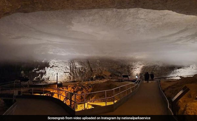 गुफा के अंदर छाया घना कोहरा, सोशल मीडिया पर वायरल हुई Photo, तो लोग बोले- वाह क्या अद्भुत नज़ारा है...