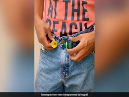 शख्स ने जुगाड़ कर रस्सी में बोतल-ढक्कन बांधकर पहनी अनोखी बेल्ट, 2 करोड़ बार देखा गया VIDEO शख्स ने जुगाड़ कर रस्सी में बोतल-ढक्कन बांधकर पहनी अनोखी बेल्ट, 2 करोड़ बार देखा गया VIDEO