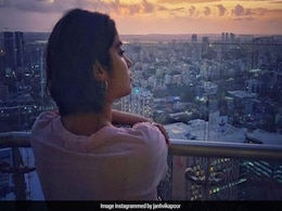 Jhanvi Kapoor ने घर की बालकनी से सनसेट देखते हुए शेयर की तस्वीर, सोशल मीडिया हुई वायरल  Jhanvi Kapoor ने घर की बालकनी से सनसेट देखते हुए शेयर की तस्वीर, सोशल मीडिया हुई वायरल