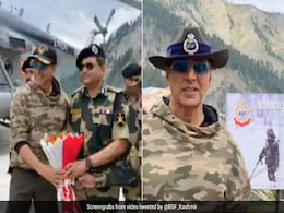 जवानों से मिलने कश्मीर पहुंचे Akshay Kumar, शहीदों की दी श्रद्धांजलि- देखें Photos और Video जवानों से मिलने कश्मीर पहुंचे Akshay Kumar, शहीदों की दी श्रद्धांजलि- देखें Photos और Video