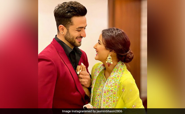 Jasmin Bhasin Woke Up To This Cute Surprise From Aly Goni. Major Boyfriend Goals