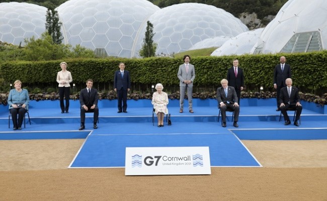 Are You Supposed To Be Enjoying Yourselves? Queen Elizabeth Asks G7