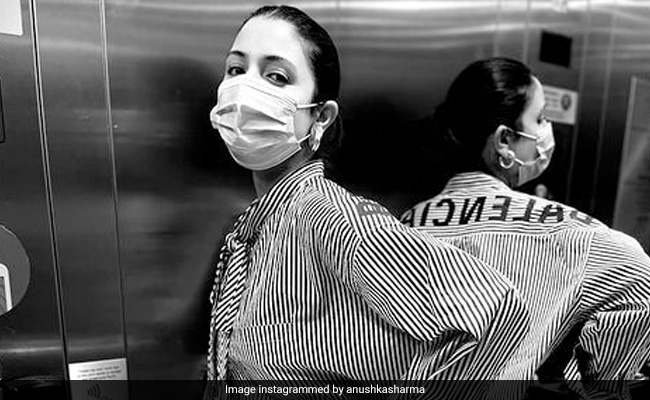 Wonder Who Is Clicking These "Random Pics" Of Anushka Sharma That Are So Fab