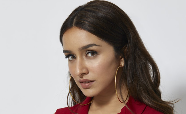 Shraddha Kapoor On Her "No.1 Beauty Icon" And Makeup Tips Her Mother Passed Down To Her