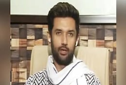चिराग से पार्टी अध्यक्ष का पद भी लेने की तैयारी तेज, पटना में बुलाई गई अहम बैठक: सूत्र चिराग से पार्टी अध्यक्ष का पद भी लेने की तैयारी तेज, पटना में बुलाई गई अहम बैठक: सूत्र