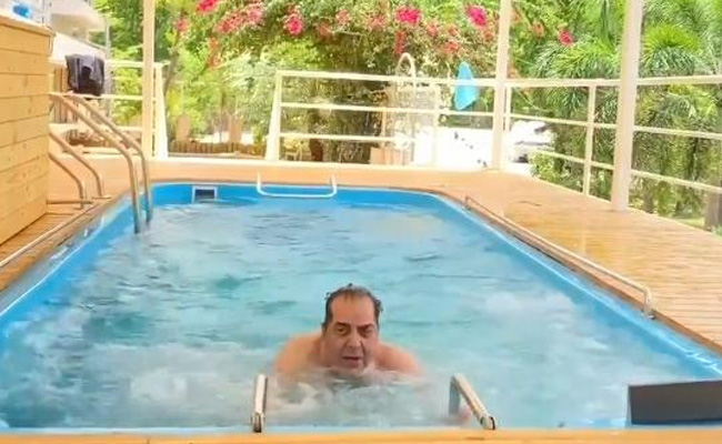Dharmendra ने 85 की उम्र में Pool में यूं किया वॉटर एरोबिक्स, फैन्स बोले- रियल ही-मैन..देखें Video