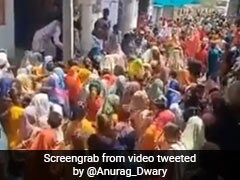 मध्यप्रदेश : अफवाह सुनकर 'परियों के हाथ का पानी' पीने जुटी भीड़, कोरोना नियमों की उड़ी धज्ज‍ियां