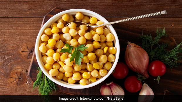 What Kinds of Snacks Can You Eat When You&rsquo;re Stressed? Here's What Nutritionist Anjali Mukerjee Says