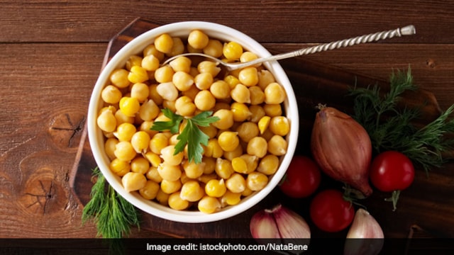 Roasted chana is a good option for stressful eating