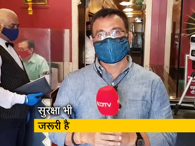 मुंबई के रेस्टोरेंट में कोरोना से बचने के सभी उपाय