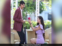 TMKOC: Popatlal को आखिर मिल ही गई उनकी ड्रीम गर्ल, घुटने पर बैठ किया प्रपोज TMKOC: Popatlal को आखिर मिल ही गई उनकी ड्रीम गर्ल, घुटने पर बैठ किया प्रपोज