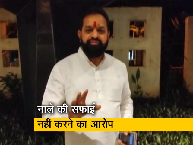 मुंबई: शिवसेना विधायक की गुंडागर्दी, ठेकेदार को कचरे से नहलाया