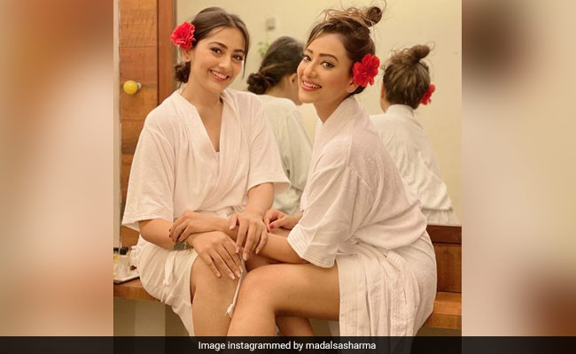 Madalsa Sharma स्पा में फ्रेंड के साथ यूं चिल करती आईं नजर, देखें Photos