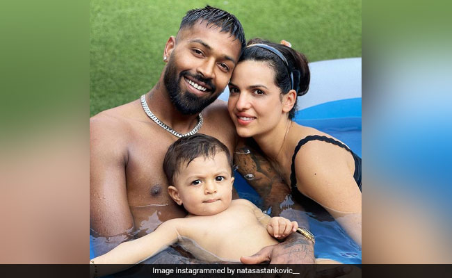 Natasa Stankovic ने शेयर की पति और बेटे की फोटो, फैन्स बोले- भाभी पर गया है अगस्त्य..