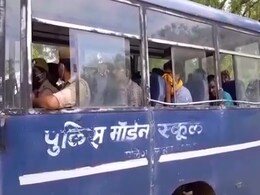 जेल से निकलते 30KM लंबा जुलूस निकाल शक्ति प्रदर्शन करनेवाला नेता फरार, 2 दर्जन साथी गिरफ्तार जेल से निकलते 30KM लंबा जुलूस निकाल शक्ति प्रदर्शन करनेवाला नेता फरार, 2 दर्जन साथी गिरफ्तार